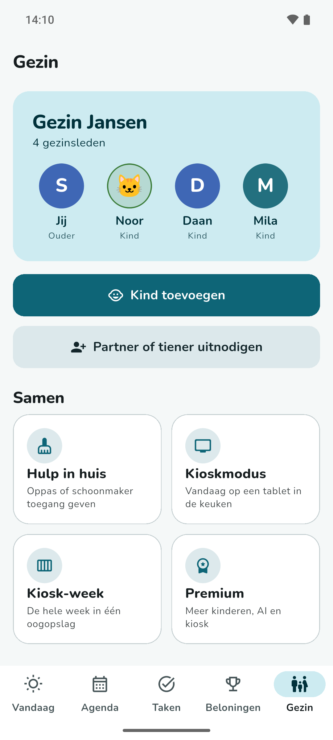 Het gezinsscherm van Gezin Jansen met Sanne, Noor, Daan en Mila, en tegels voor Hulp in huis, Kioskmodus en Kiosk-week.